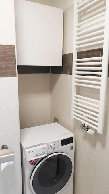 Lux Cordia With Free Parking Apartman