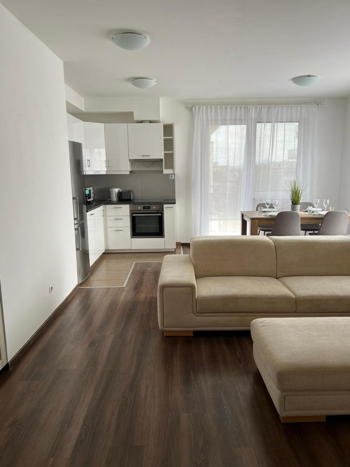 Lux Cordia With Free Parking Apartman